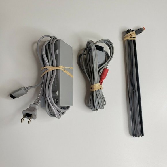 Nintendo Wii Gaming Console Sensor +Cords + U Draw Studio White RVL-001(USA) - Picture 2 of 8